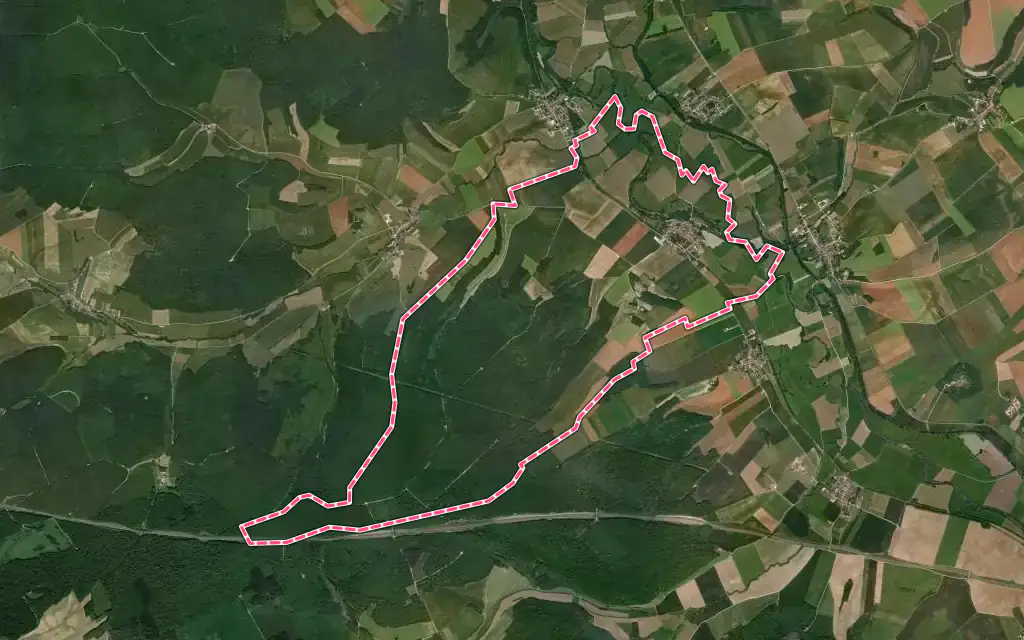 Vue satellite de Tilly-sur-Meuse avec ses contours administratifs