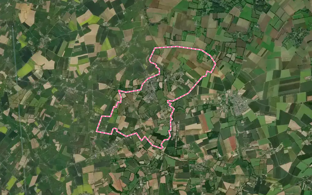 Vue satellite de Tilly-sur-Seulles avec ses contours administratifs