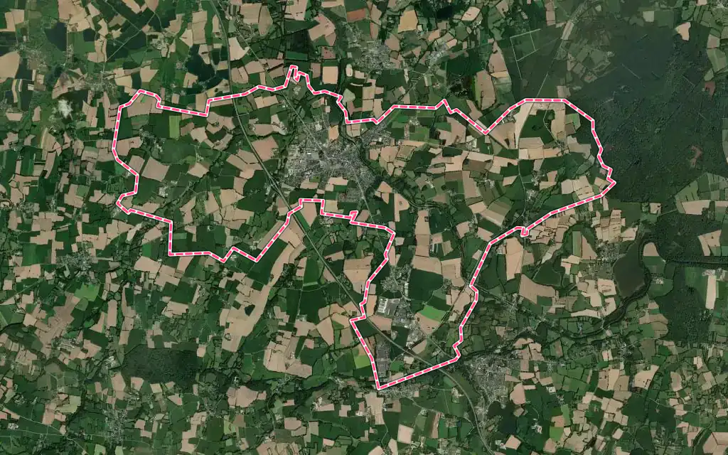 Vue satellite de Tinténiac avec ses contours administratifs