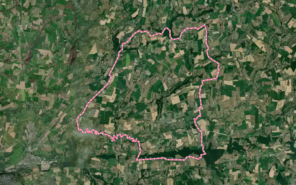 Vue satellite de Tirepied-sur-Sée avec ses contours administratifs