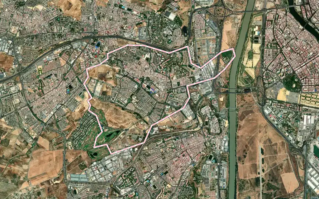 Vista satélite de Tomares con su contorno administrativo