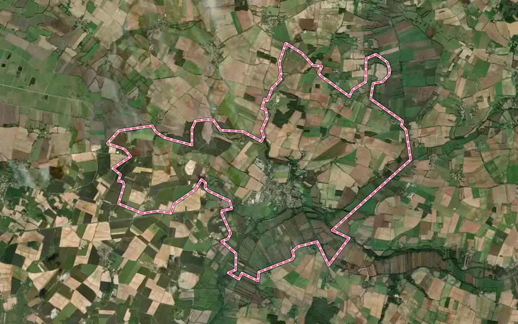 Vue satellite de Tonnay-Boutonne avec ses contours administratifs
