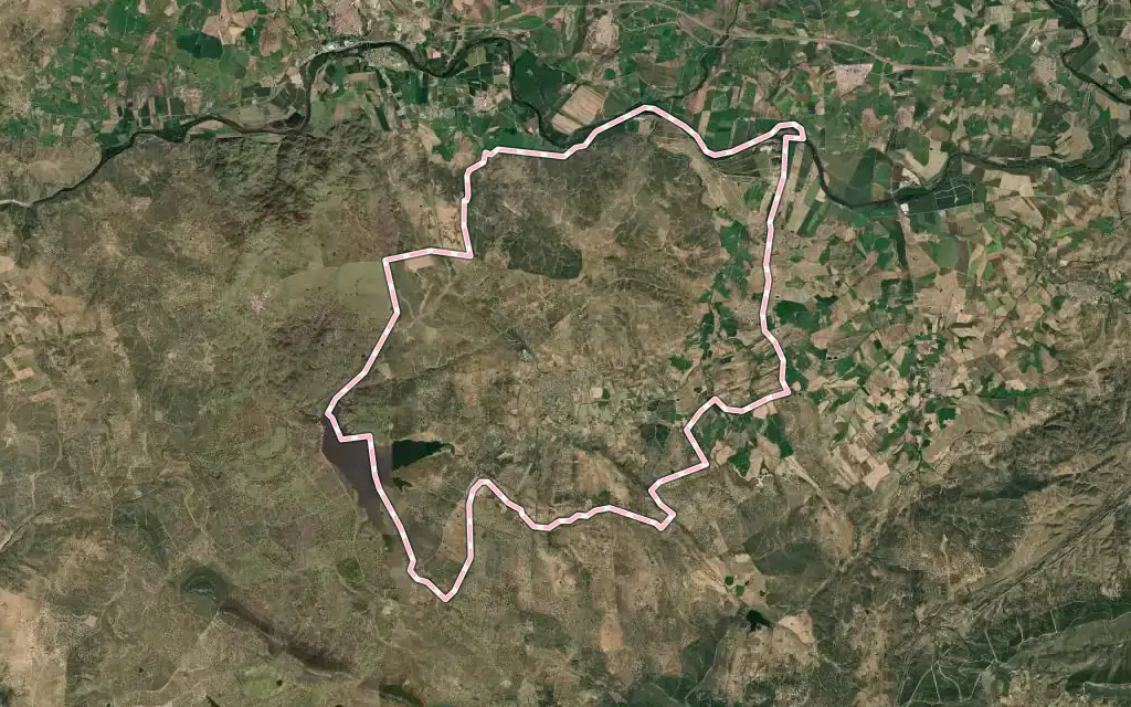 Vista satélite de Torrejoncillo con su contorno administrativo