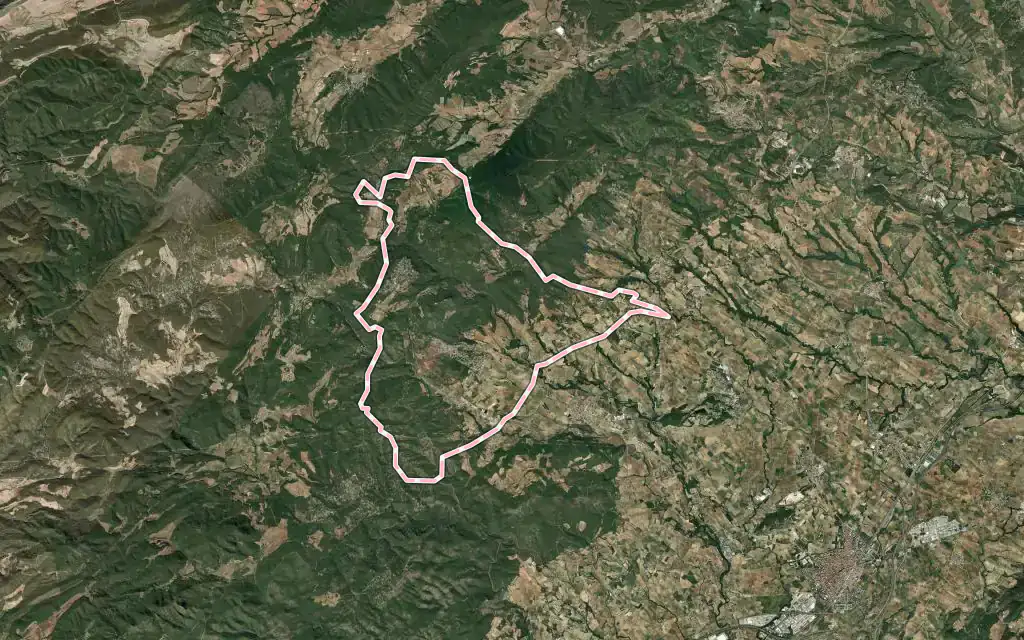 Vista satélite de Torrelles de Foix con su contorno administrativo