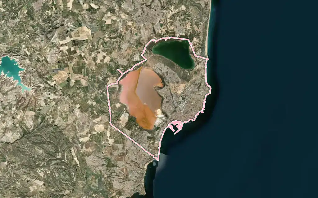Vista satélite de Torrevieja con su contorno administrativo