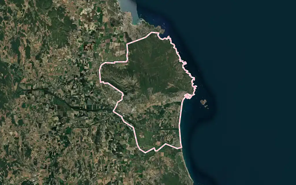 Vista satélite de Torroella de Montgrí con su contorno administrativo