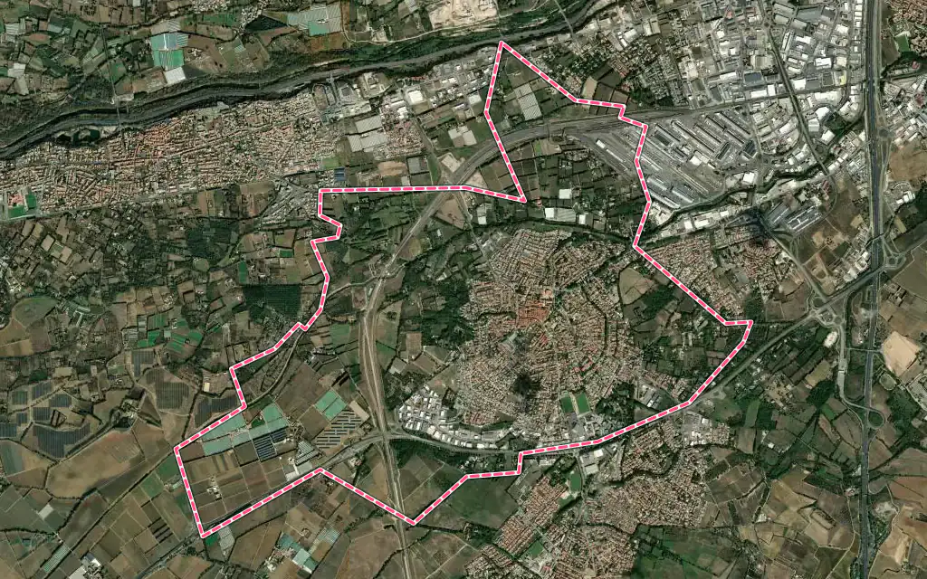 Vue satellite de Toulouges avec ses contours administratifs