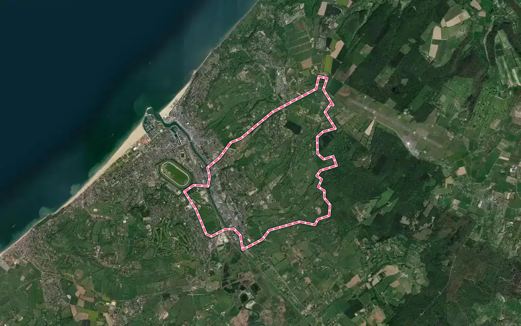 Vue satellite de Touques avec ses contours administratifs