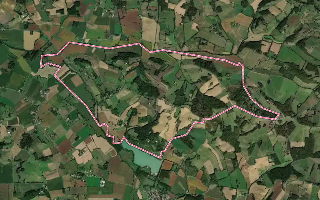 Vue satellite de Tourdun avec ses contours administratifs