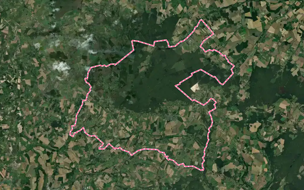 Vue satellite de Tourouvre au Perche avec ses contours administratifs