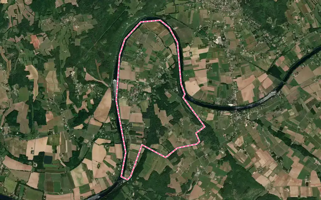 Vue satellite de Touzac avec ses contours administratifs