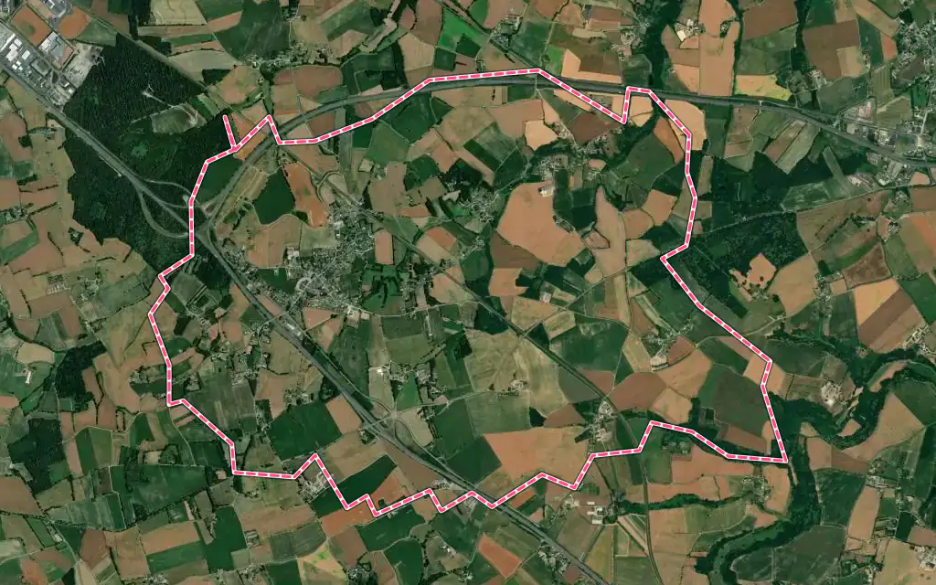 Vue satellite de Tramain avec ses contours administratifs