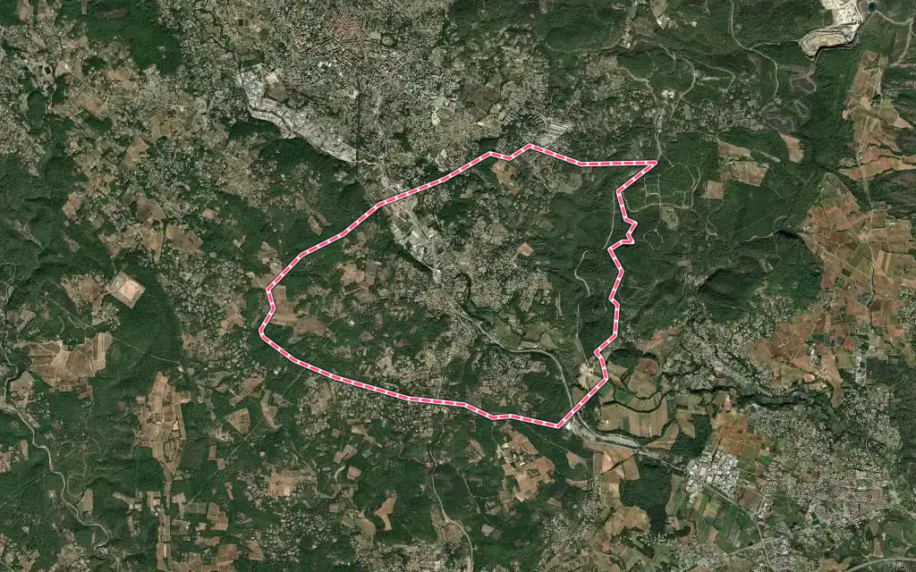 Vue satellite de Trans-en-Provence avec ses contours administratifs