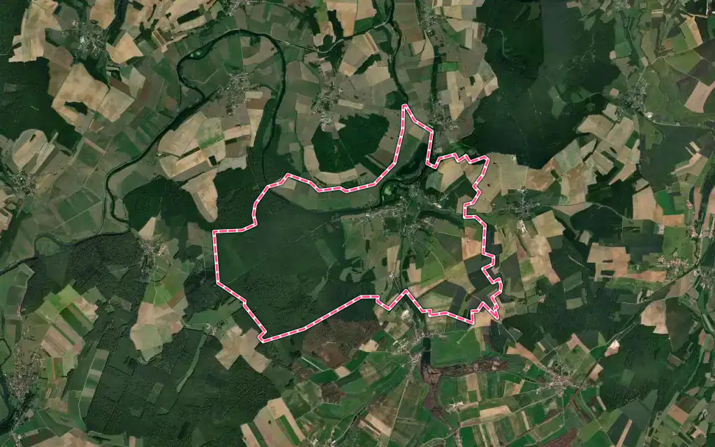 Vue satellite de Traves avec ses contours administratifs