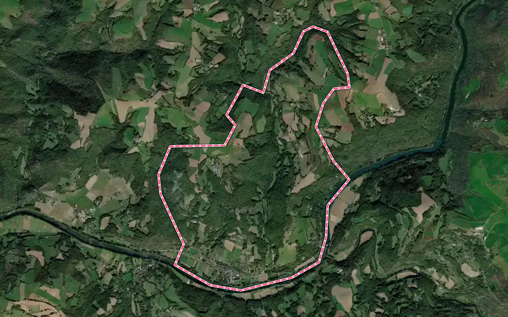 Vue satellite de Trébas avec ses contours administratifs
