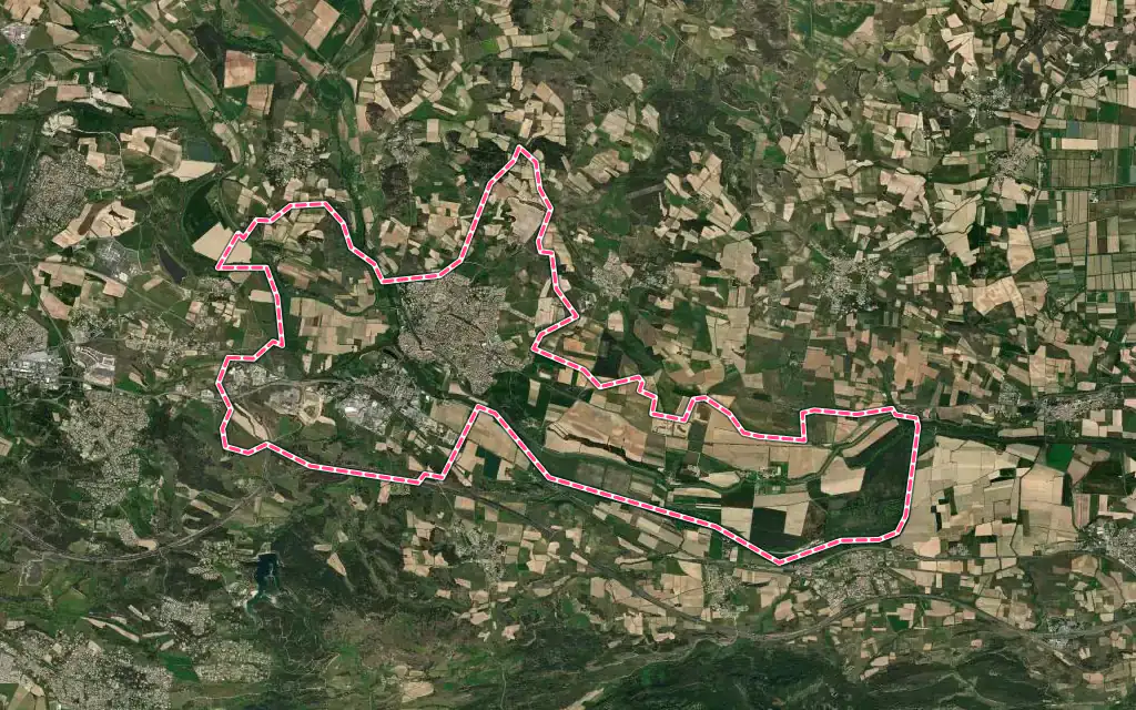 Vue satellite de Trèbes avec ses contours administratifs