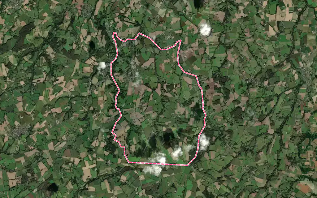 Vue satellite de Trédaniel avec ses contours administratifs