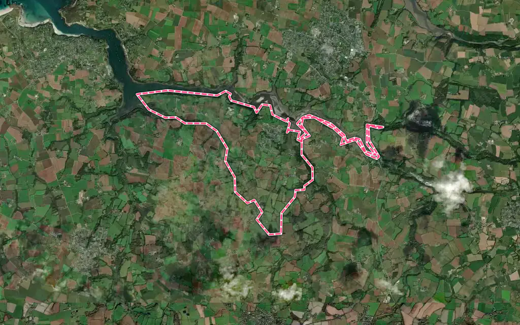 Vue satellite de Tréglonou avec ses contours administratifs