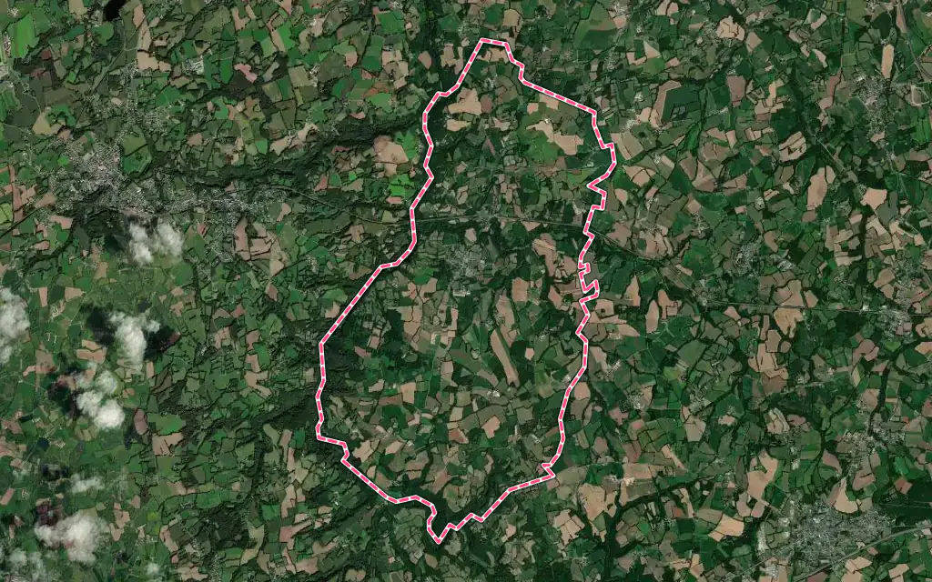 Vue satellite de Trégrom avec ses contours administratifs