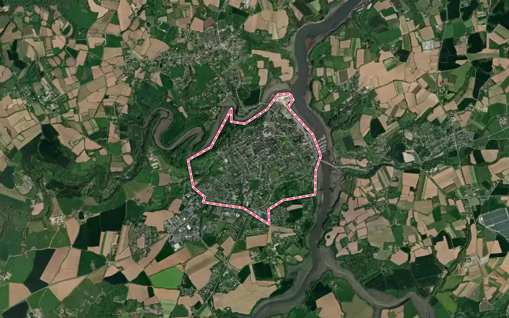 Vue satellite de Tréguier avec ses contours administratifs