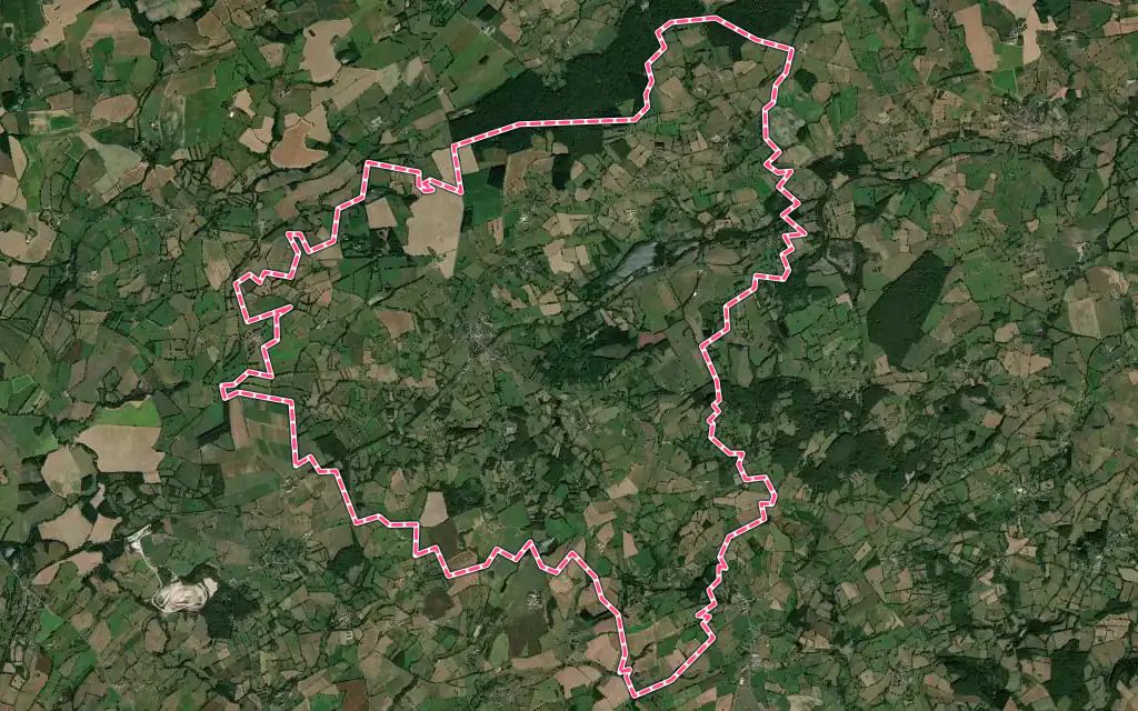 Vue satellite de Treignat avec ses contours administratifs