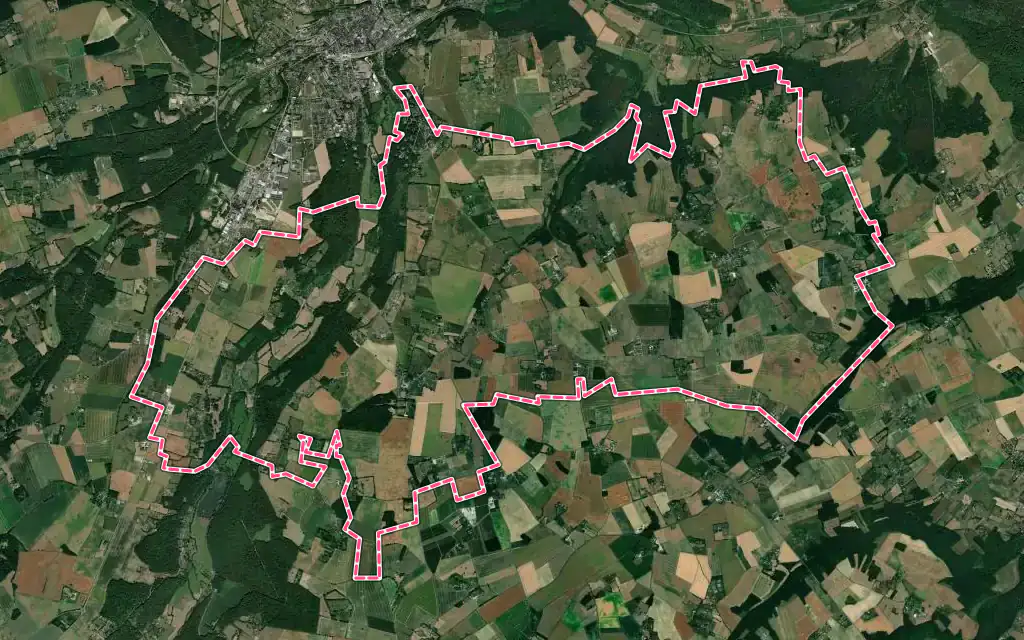 Vue satellite de Treis-Sants-en-Ouche avec ses contours administratifs