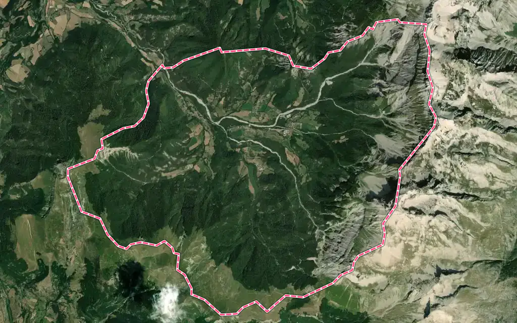 Vue satellite de Tréminis avec ses contours administratifs