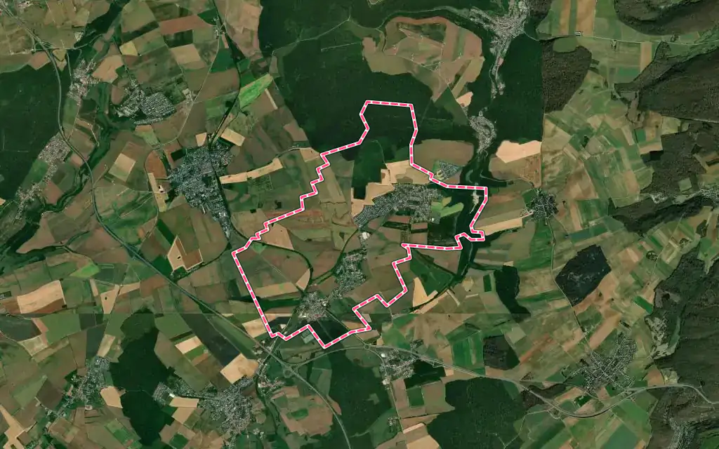 Vue satellite de Tressange avec ses contours administratifs