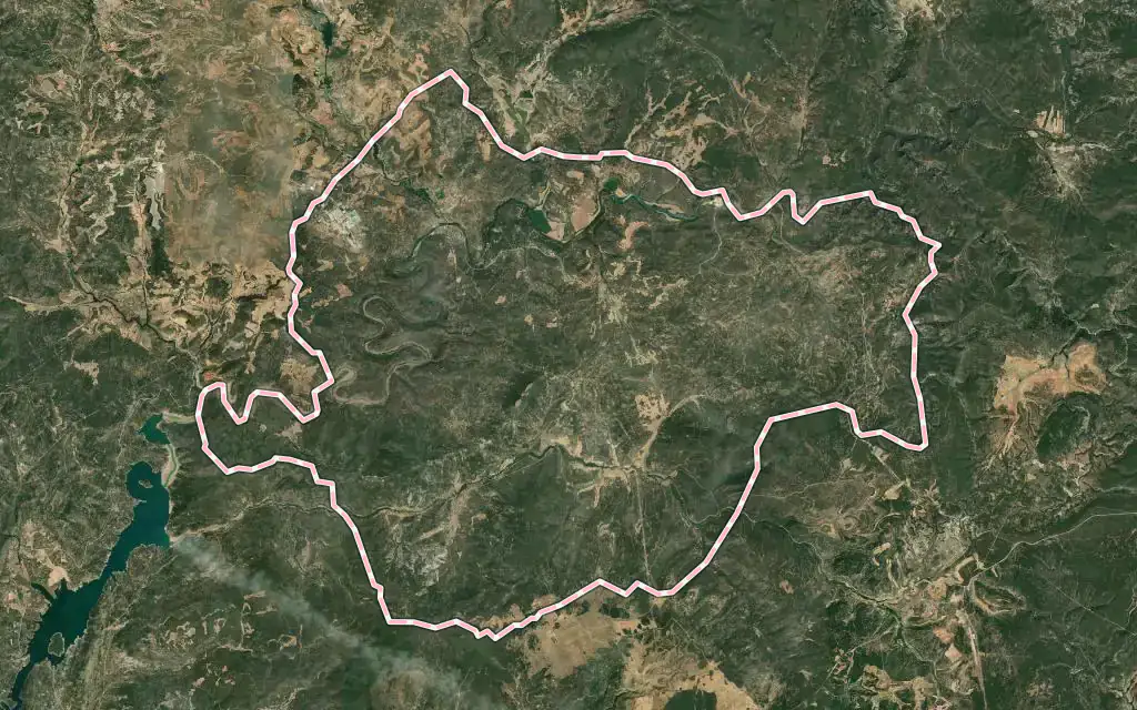 Vista satélite de Trillo con su contorno administrativo