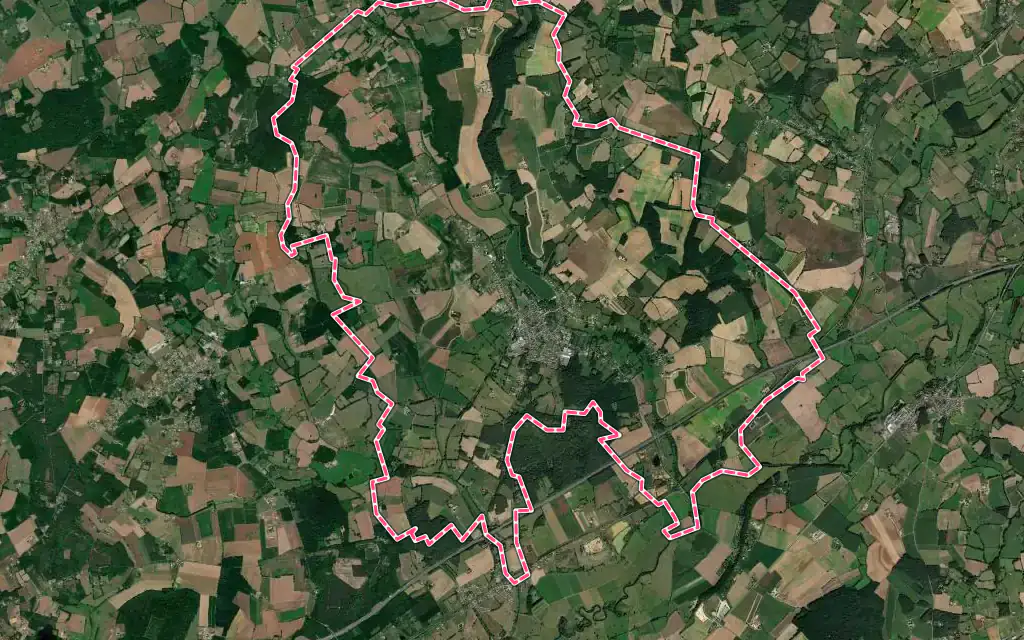 Vue satellite de Tuffé Val de la Chéronne avec ses contours administratifs
