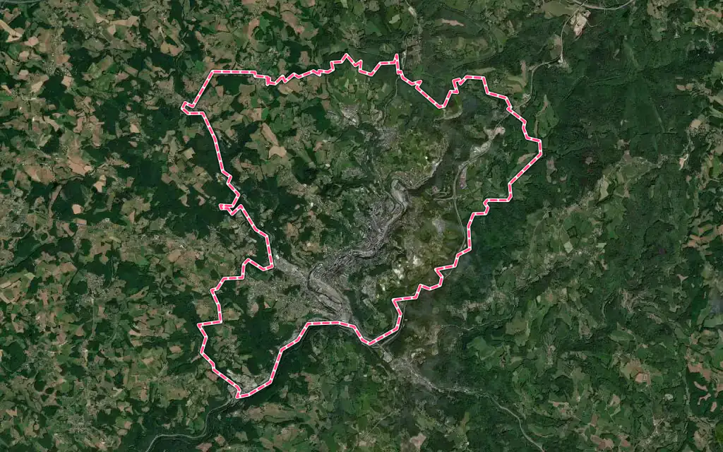Vue satellite de Tulle avec ses contours administratifs