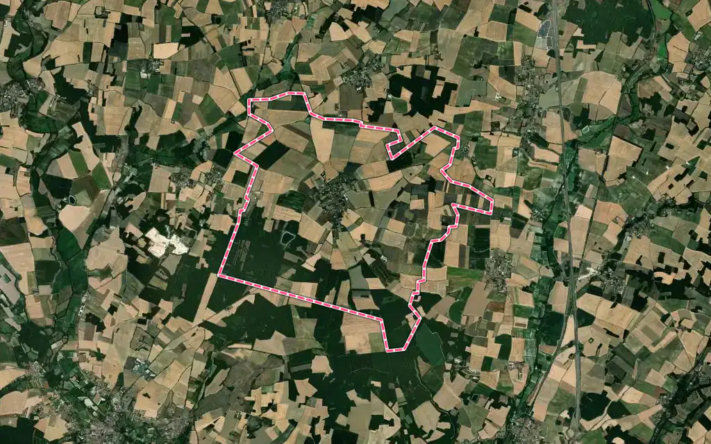Vue satellite de Tusson avec ses contours administratifs