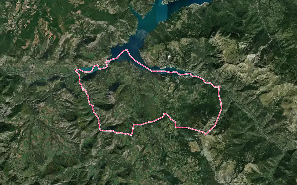 Vue satellite de Ubaye-Serre-Ponçon avec ses contours administratifs