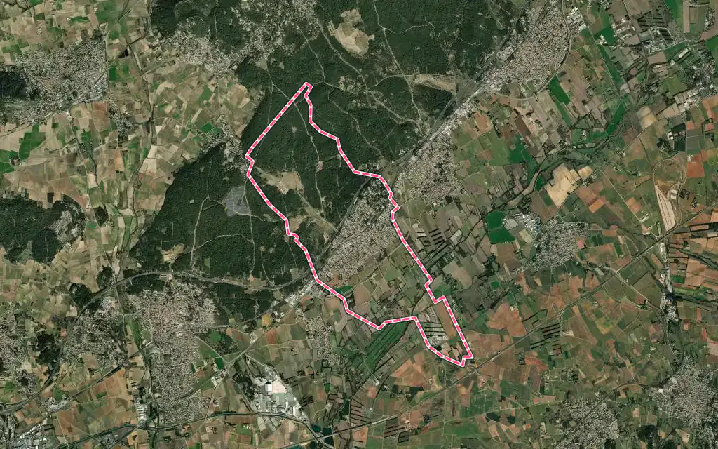 Vue satellite de Uchaud avec ses contours administratifs