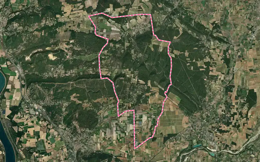 Vue satellite de Uchaux avec ses contours administratifs