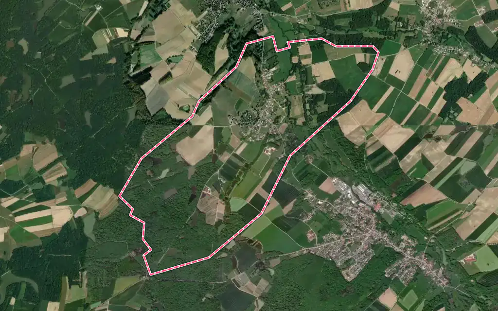 Vue satellite de Ueberstrass avec ses contours administratifs
