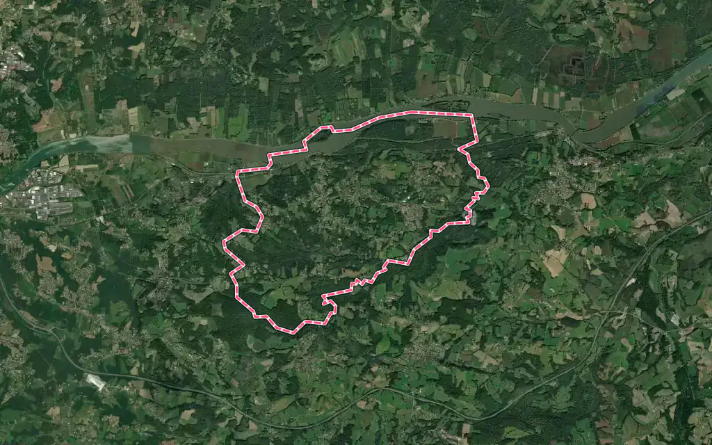 Vue satellite de Urcuit avec ses contours administratifs