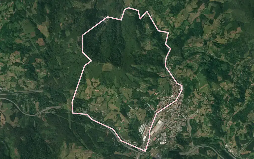 Vista satélite de Urretxu con su contorno administrativo