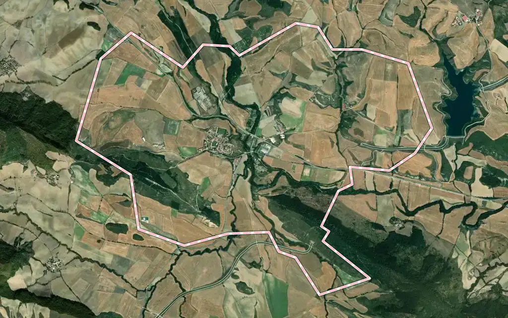 Vista satélite de Urroz-Villa con su contorno administrativo