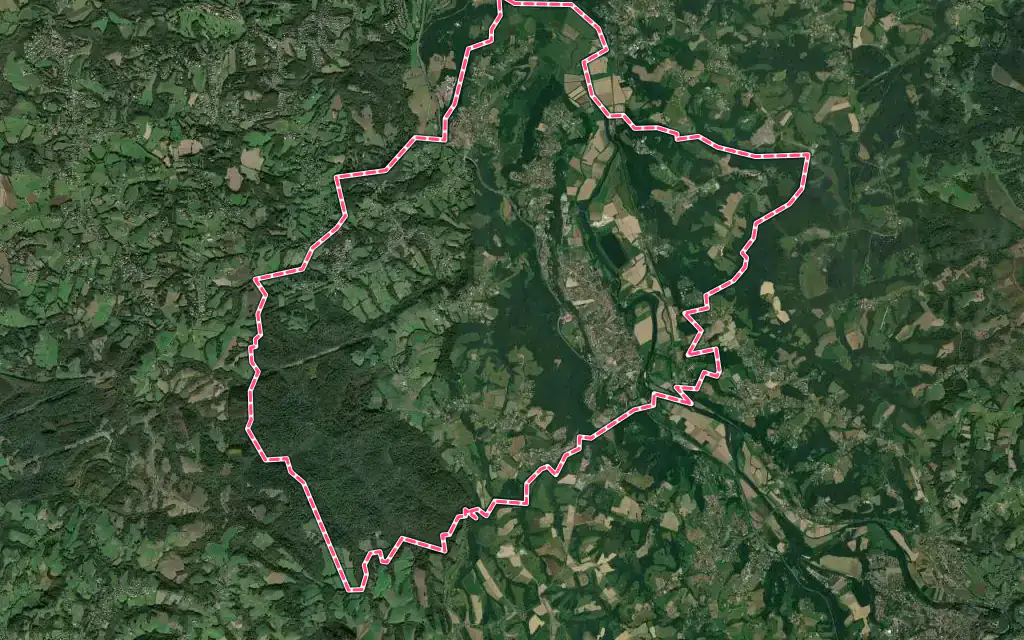 Vue satellite de Ustaritz avec ses contours administratifs