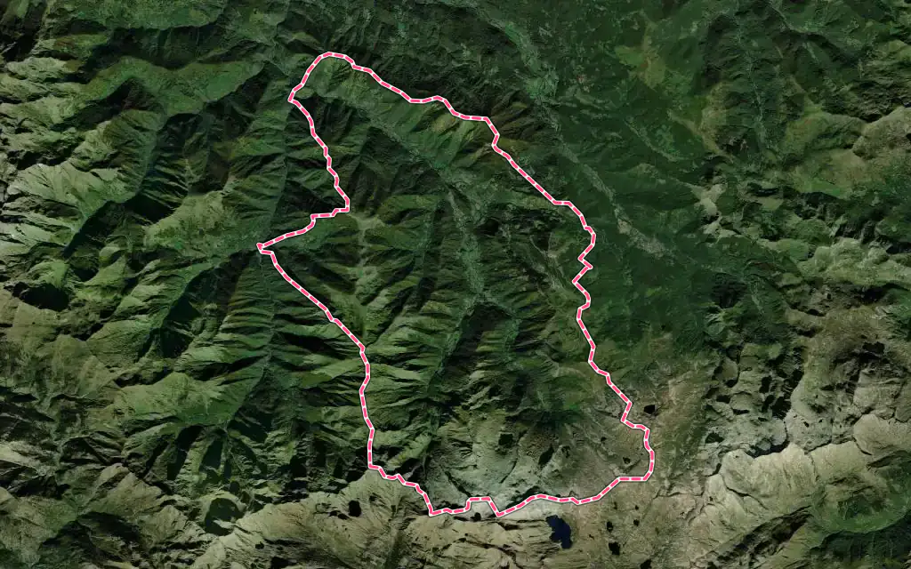 Vue satellite de Ustou avec ses contours administratifs