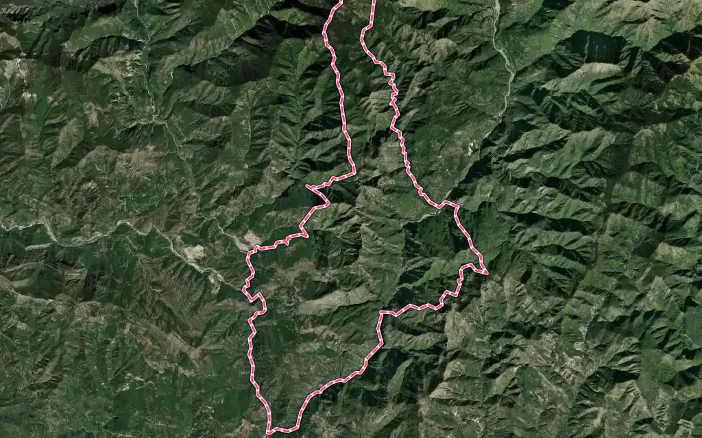 Vue satellite de Utelle avec ses contours administratifs