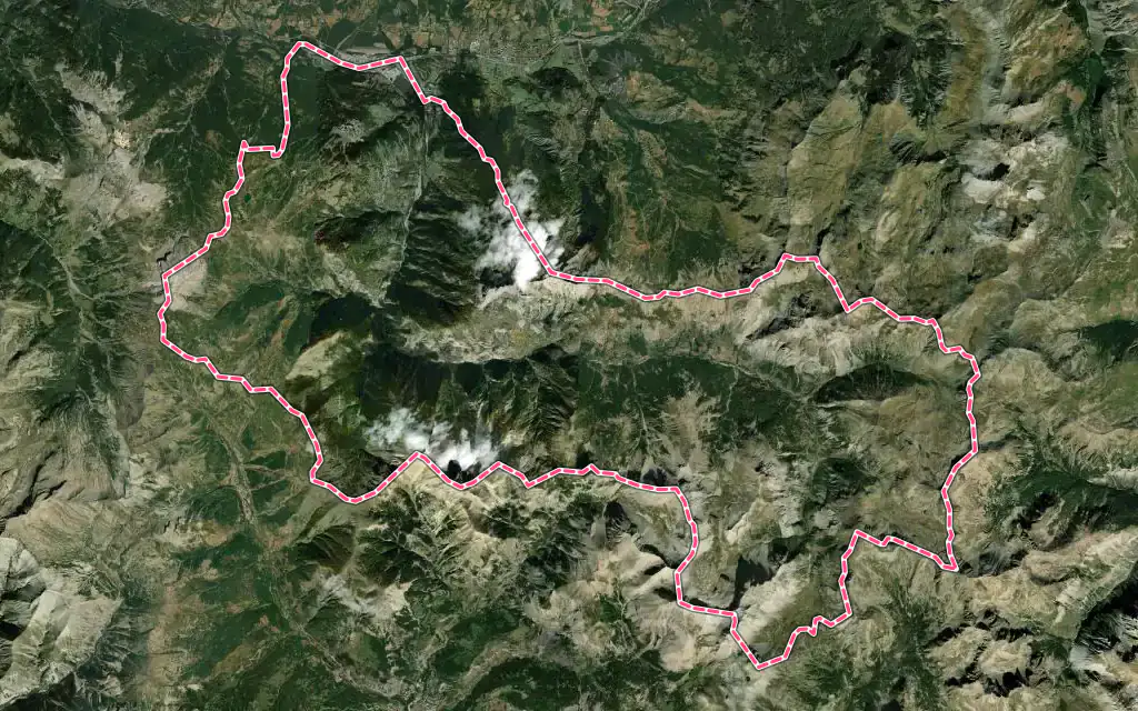 Vue satellite de Uvernet-Fours avec ses contours administratifs