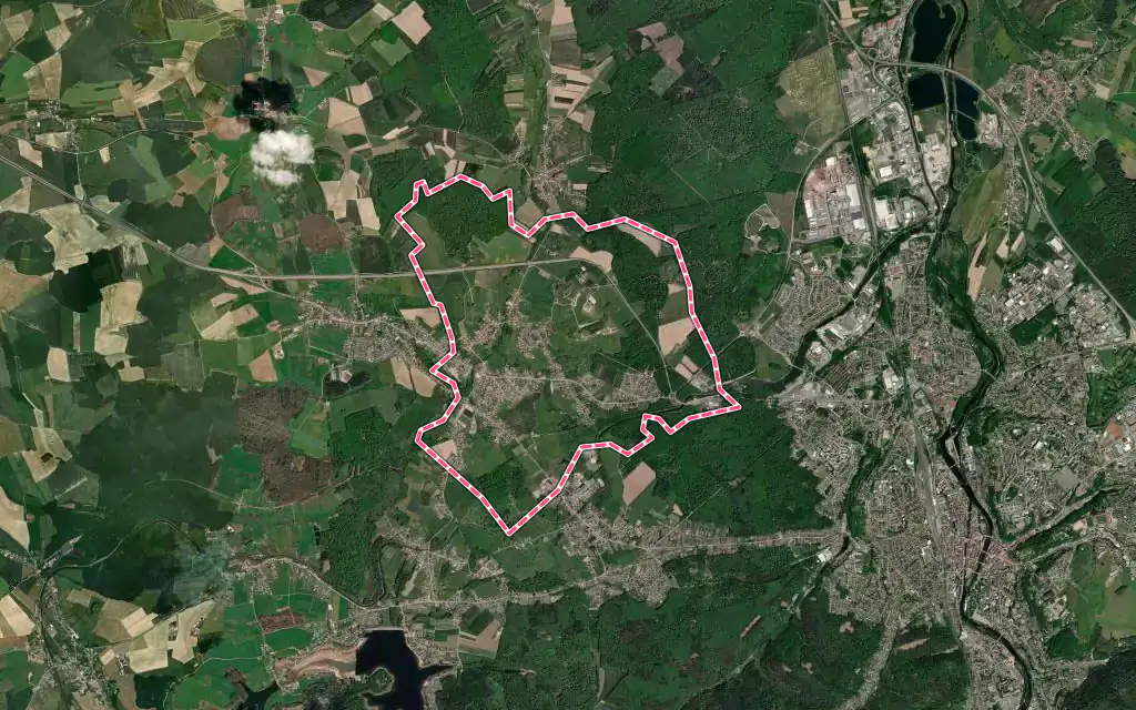 Vue satellite de Uxegney avec ses contours administratifs
