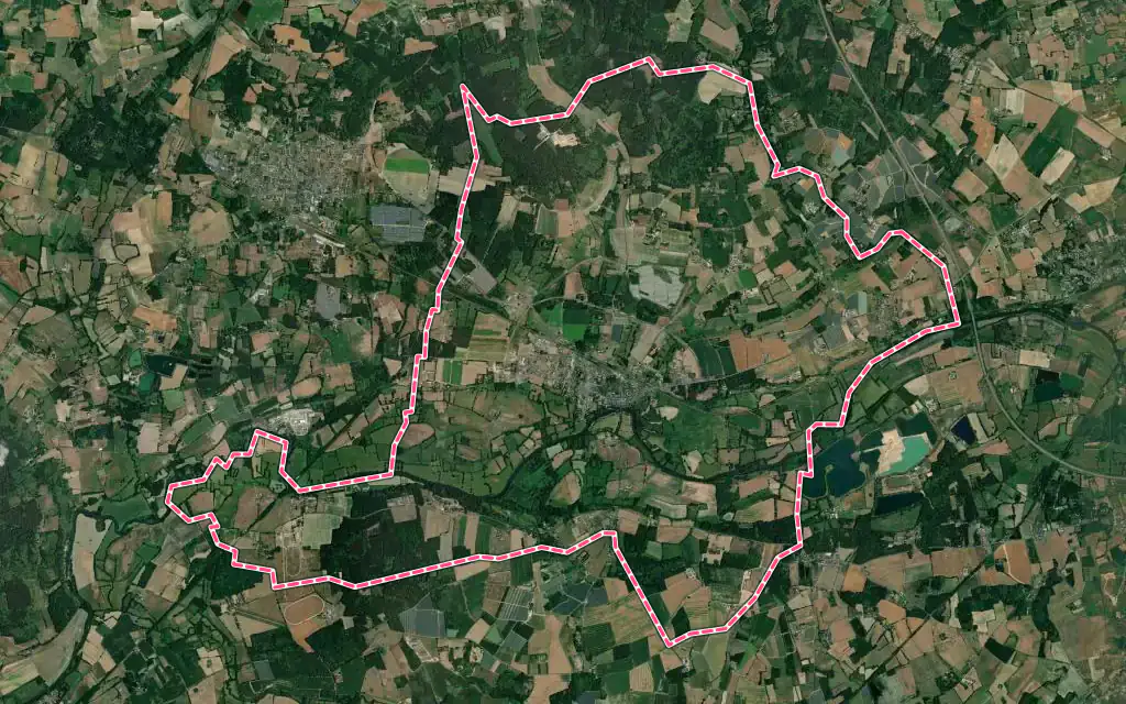 Vue satellite de Vaas avec ses contours administratifs