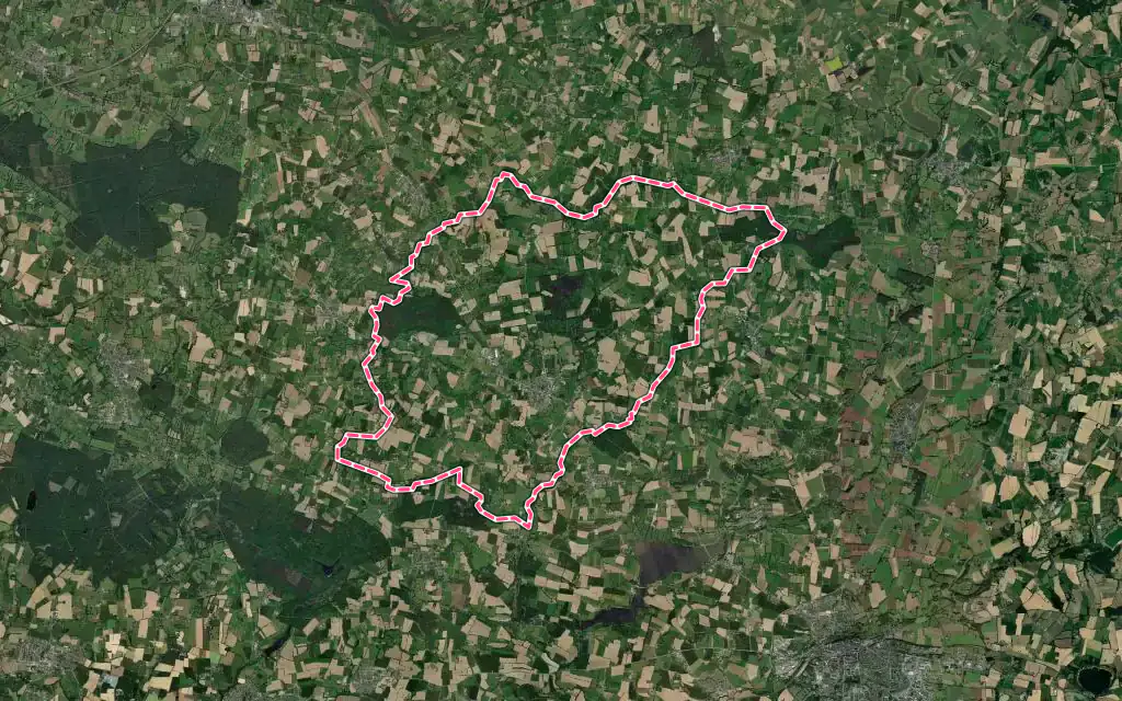 Vue satellite de Val-d'Izé avec ses contours administratifs