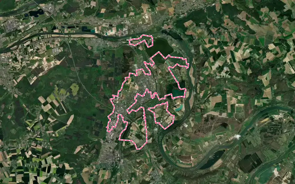 Vue satellite de Val-de-Reuil avec ses contours administratifs