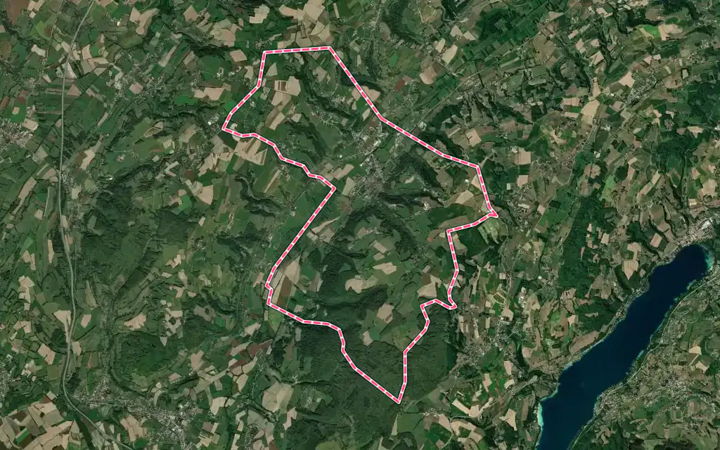 Vue satellite de Val-de-Virieu avec ses contours administratifs