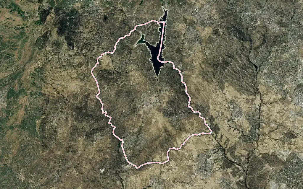 Vista satélite de Valdemorillo con su contorno administrativo