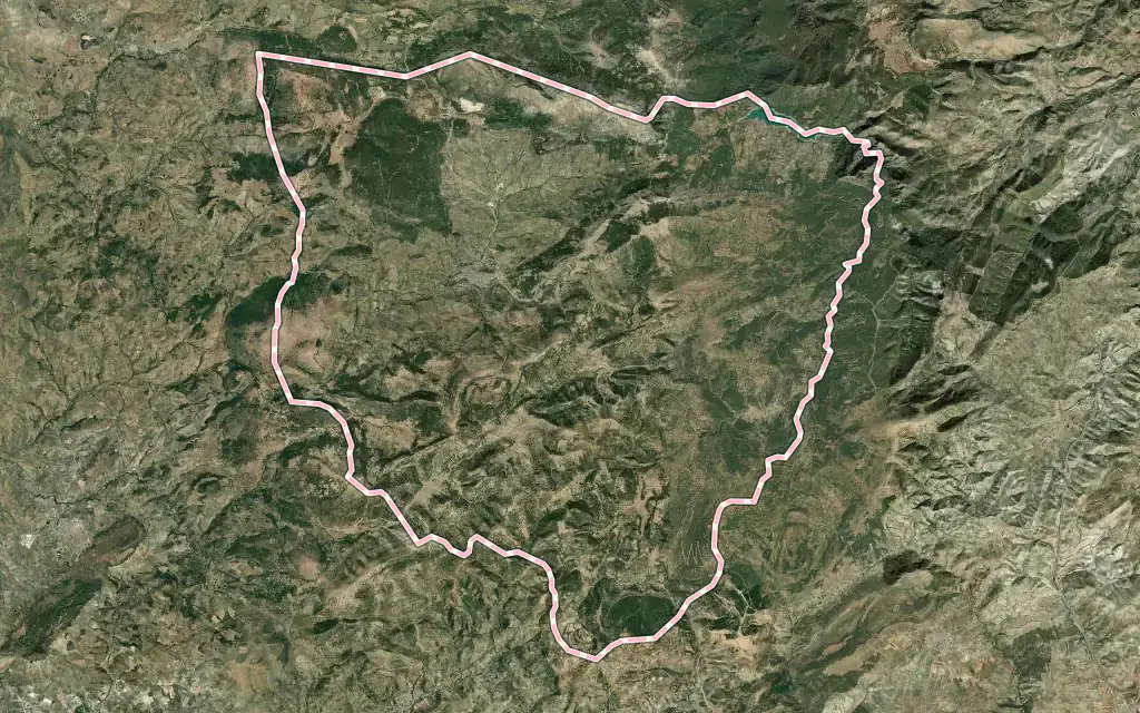 Vista satélite de Valdepeñas de Jaén con su contorno administrativo